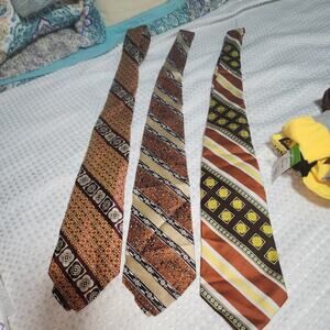 GRENADA EUC SET OF 3 MENS VINTAGE NECK TIES